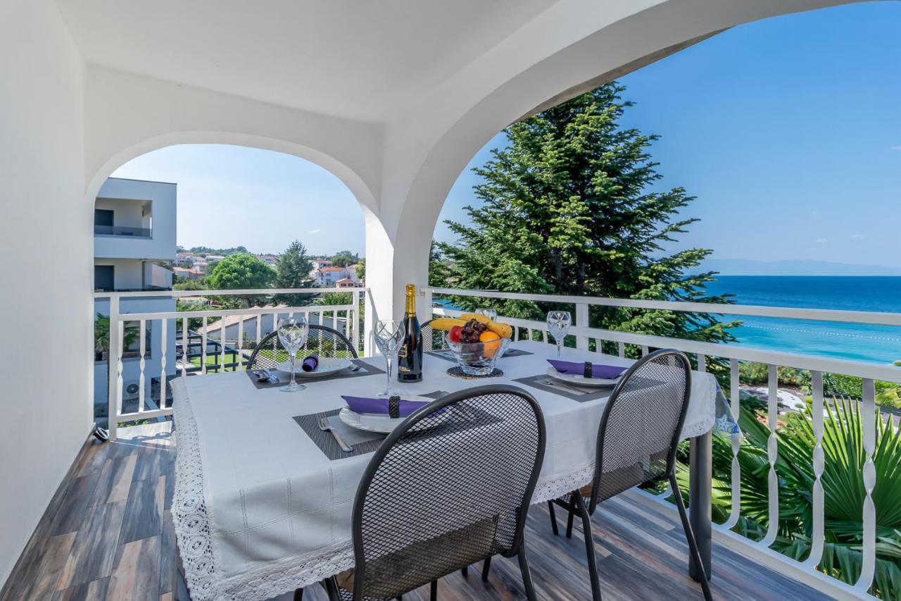 Maestral Apartments Malinska Buitenkant foto