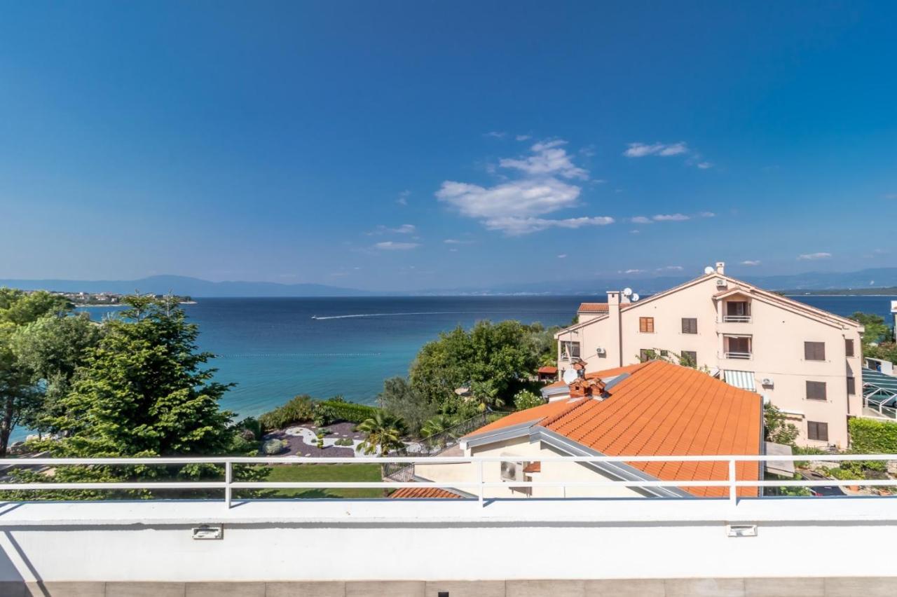 Maestral Apartments Malinska Buitenkant foto