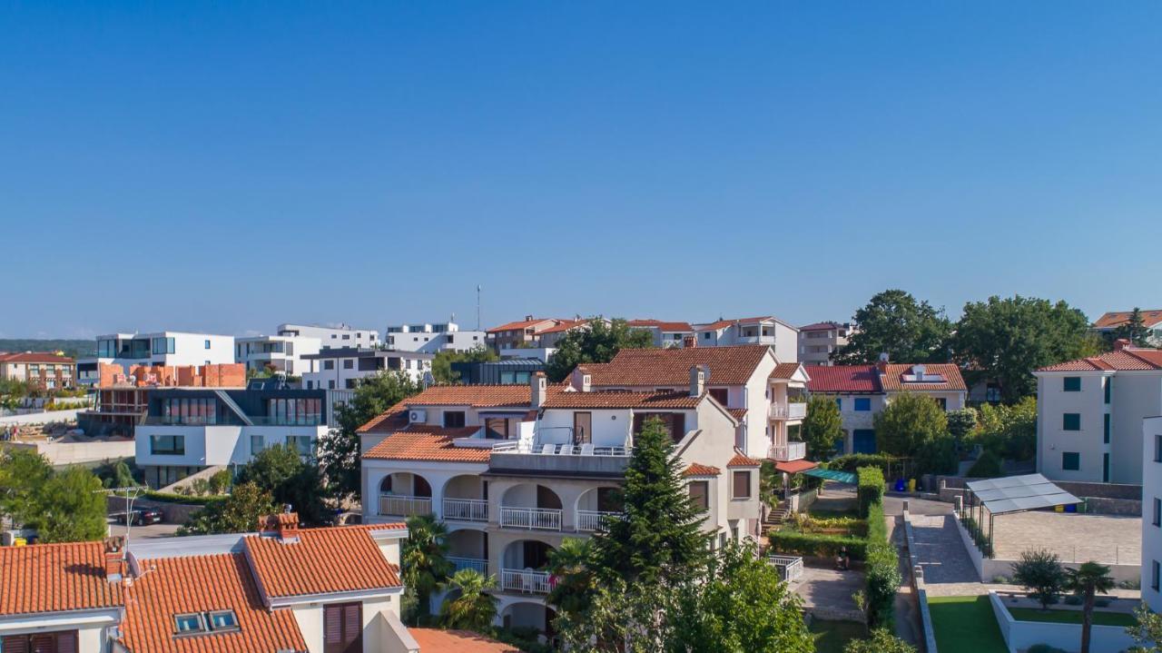 Maestral Apartments Malinska Buitenkant foto
