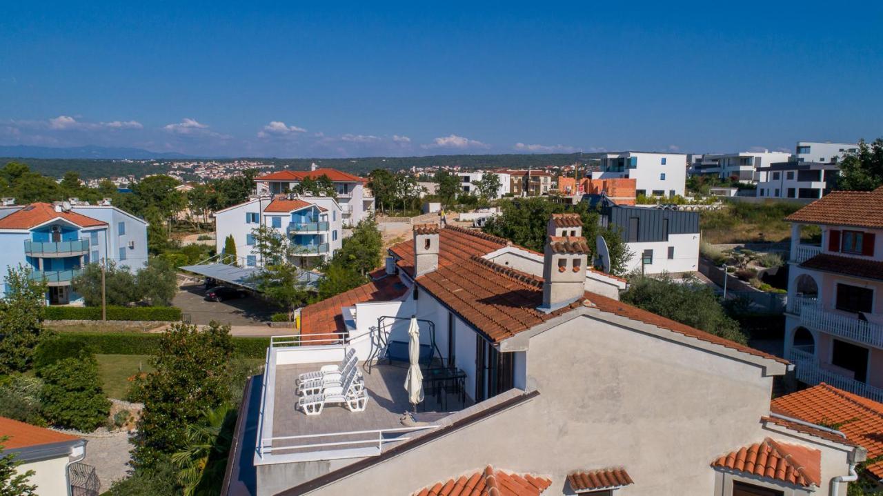 Maestral Apartments Malinska Buitenkant foto