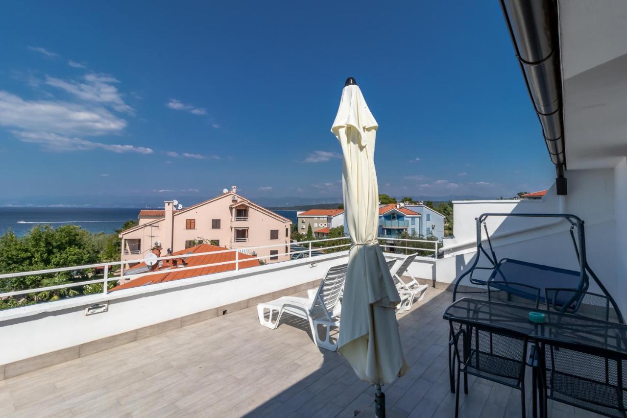 Maestral Apartments Malinska Buitenkant foto