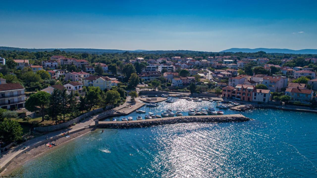 Maestral Apartments Malinska Buitenkant foto
