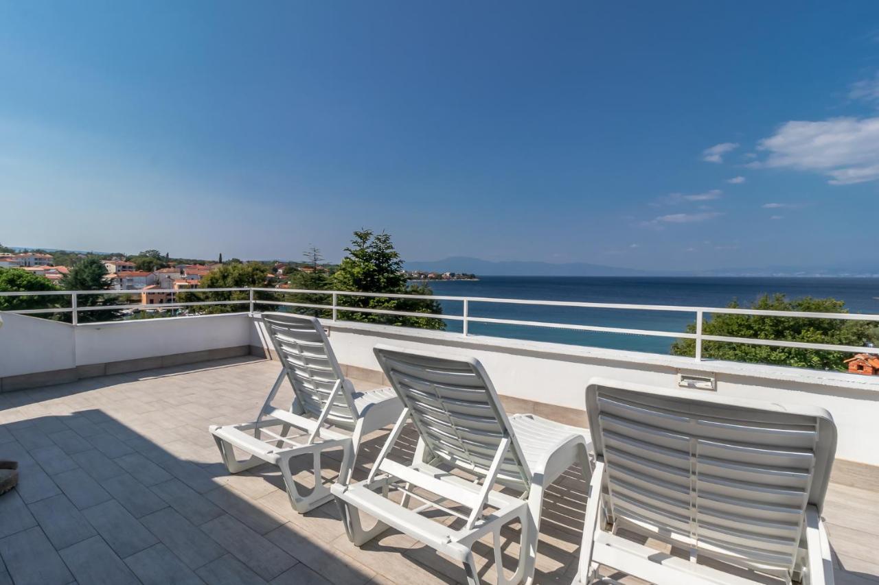 Maestral Apartments Malinska Buitenkant foto