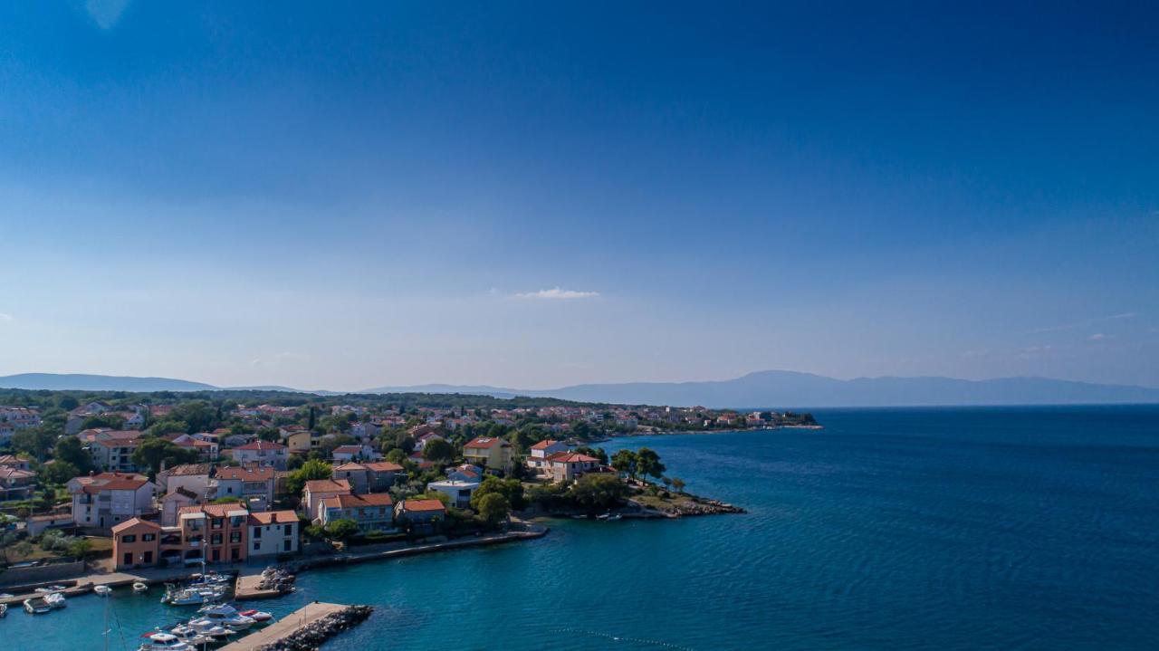 Maestral Apartments Malinska Buitenkant foto