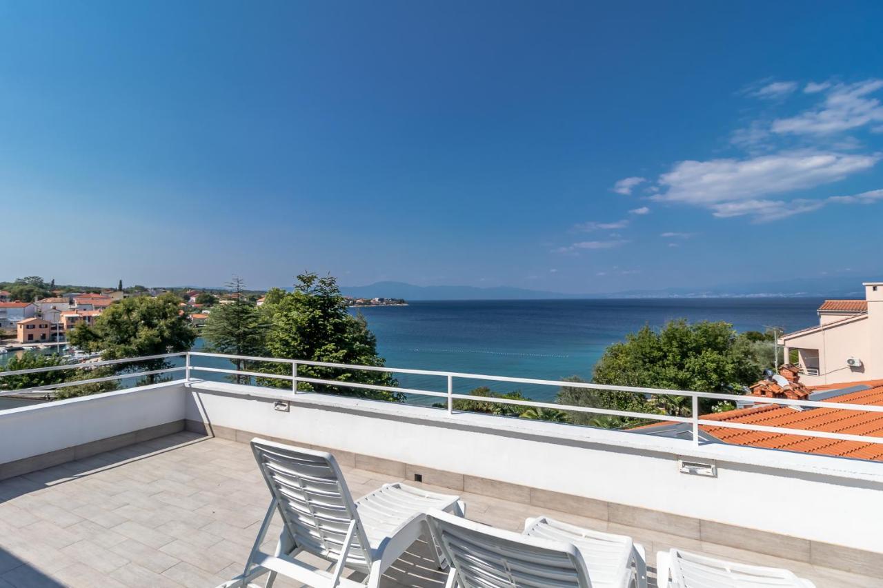 Maestral Apartments Malinska Buitenkant foto