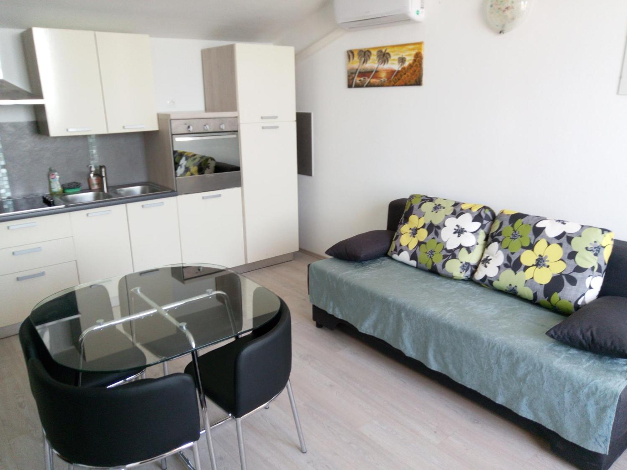 Maestral Apartments Malinska Buitenkant foto
