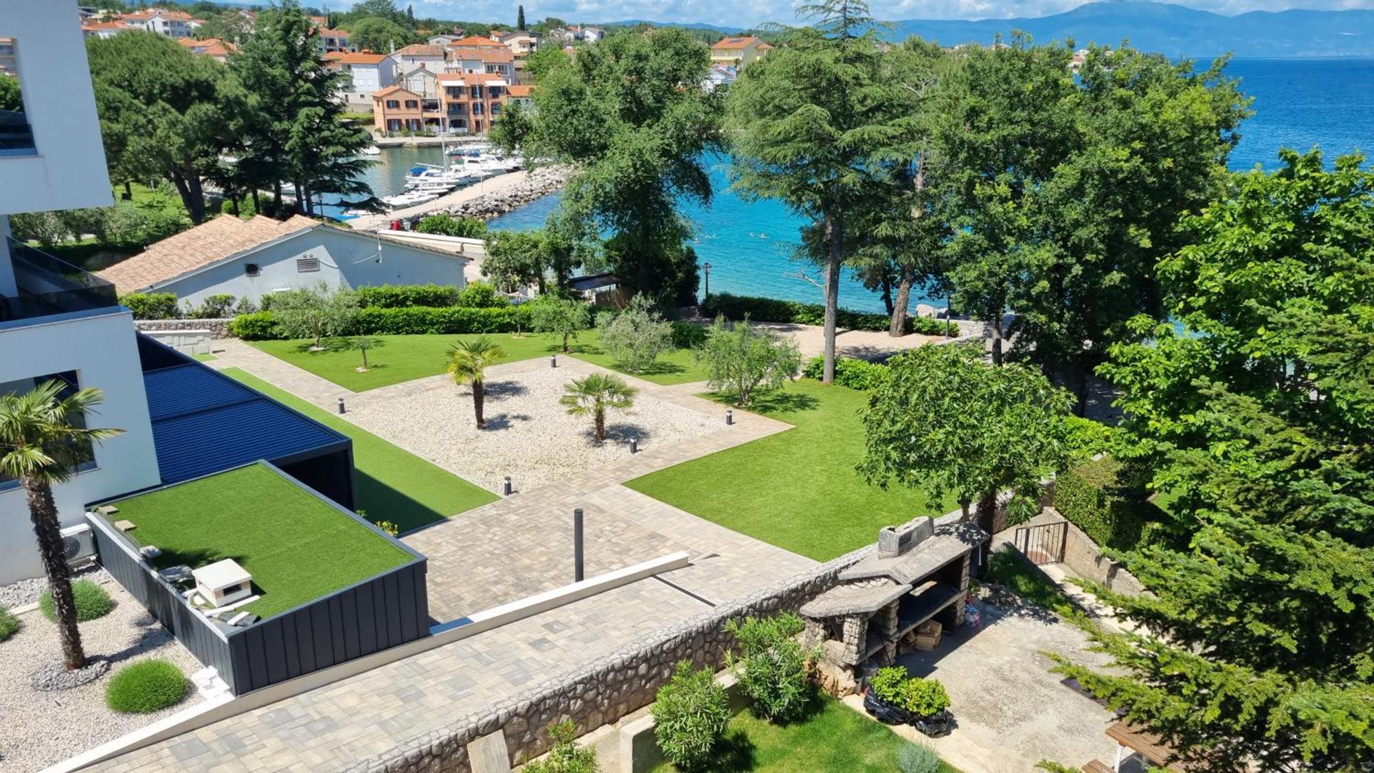 Maestral Apartments Malinska Buitenkant foto